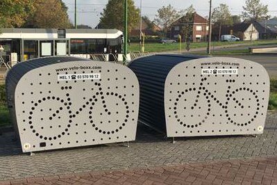 StevenHeelEven's tweet photo. Zonet 30 ondernemers uit de zone Luithagen en Noorderlaan samengebracht om proefproject beveiligde fietsoverstappunten op te starten. #Voka ⁦@kvkaw⁩ werkt samen met #BAMRouteplan2030 om ook fietsoplossingen op lange afstand naar bedrijven te brengen. #DoorgaanTotHetBeweegt https://t.co/Pf64YWyqvE