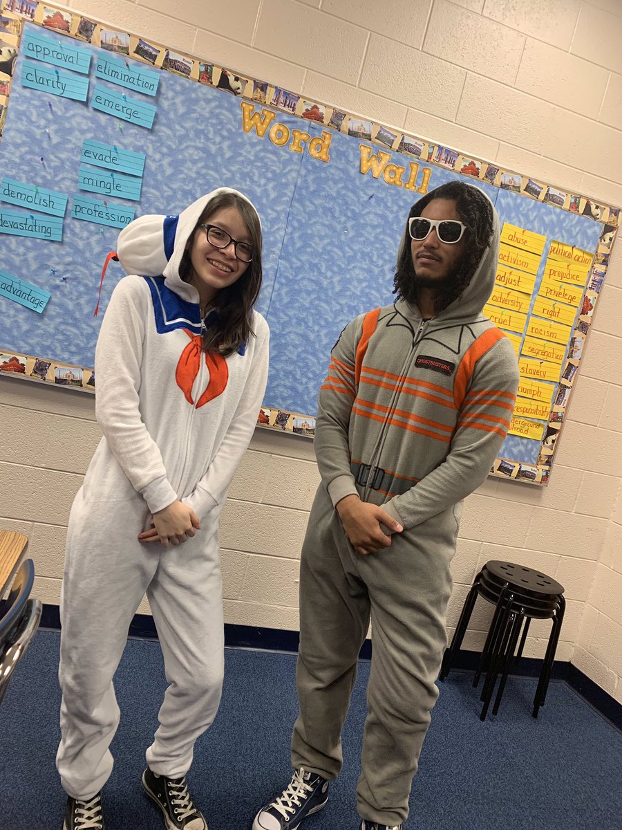Stephieeemac's tweet photo. @hdhsSC #hdvprom19 Pijama Day 👻 https://t.co/Q9asIv1qs9