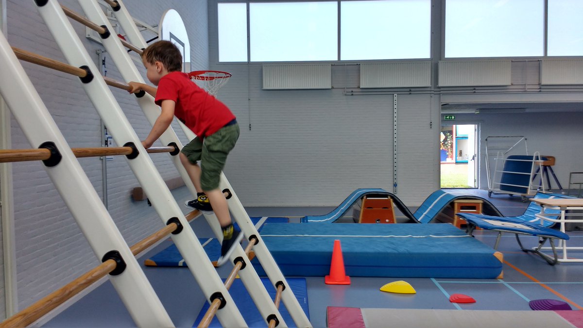 Meer zelfvertrouwen en groei in bewegen!
SMWO organiseert Club Extra: voor kinderen uit groep 2 van het basisonderwijs, die minder goed aansluiting vinden met hun bewegingsvaardigheden tijdens de gymles op school. Wilt u meer weten, of aanmelden? Klik hier smwo.nl/dienstverlenin…