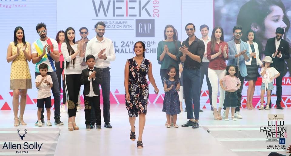 Sparkling Show Stoppers of 4th the day of #LuLuFashionWeek. The ramp was shining bright with these sparkling stars. @Anikhaofficial_ 
#HappyAtLuLu #LuLuMall #Kochi #kollywoodstars #models #photographic #fun #entertianment #keralashopping #kerala #malls2shop #mall #mallsinindia