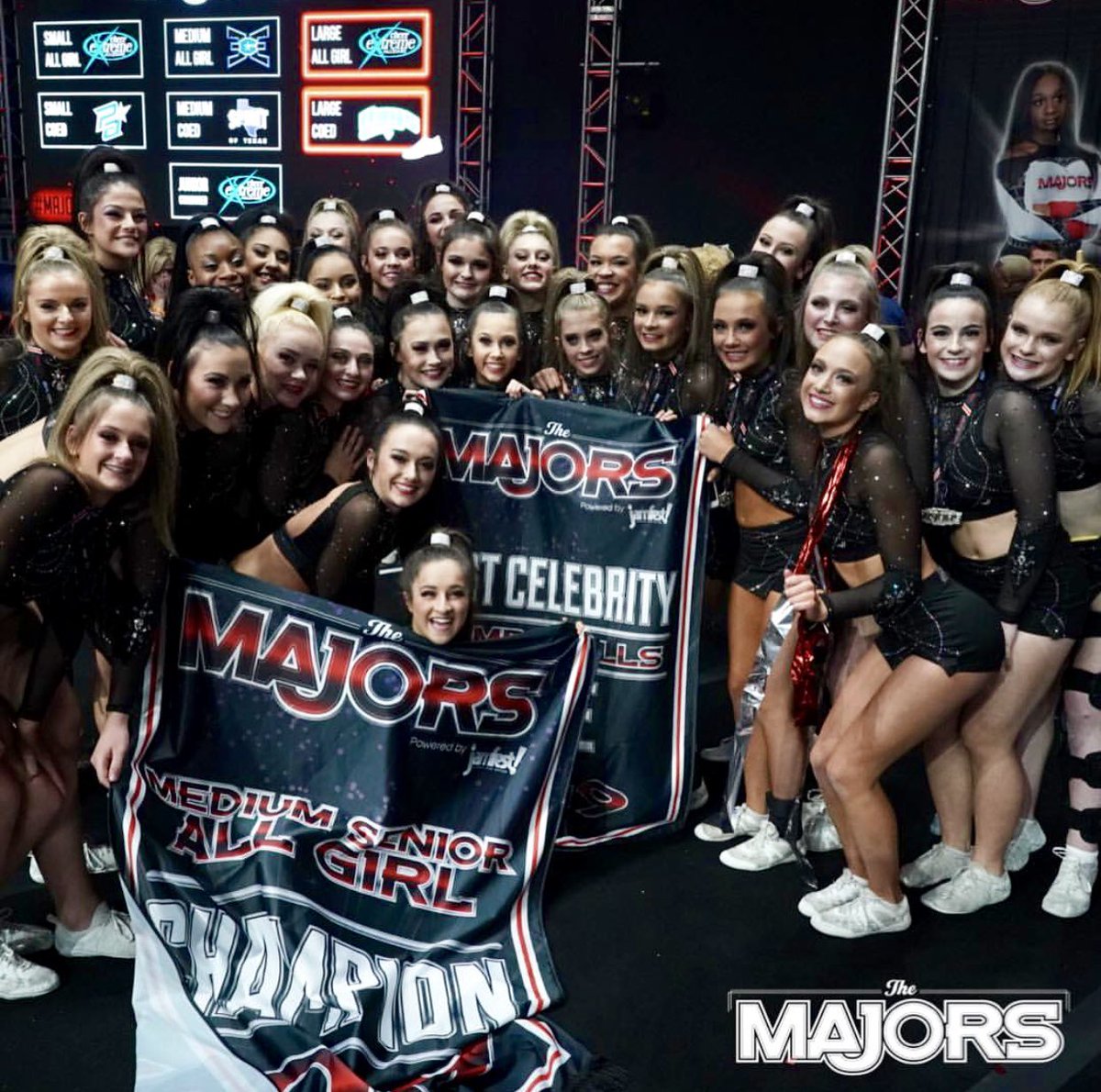 That’s a wrap on the 2019 season❗️😍

Majors Champions ✅
NCA Champions ✅
World Champions ✅

#ShellYeah 💣🐚