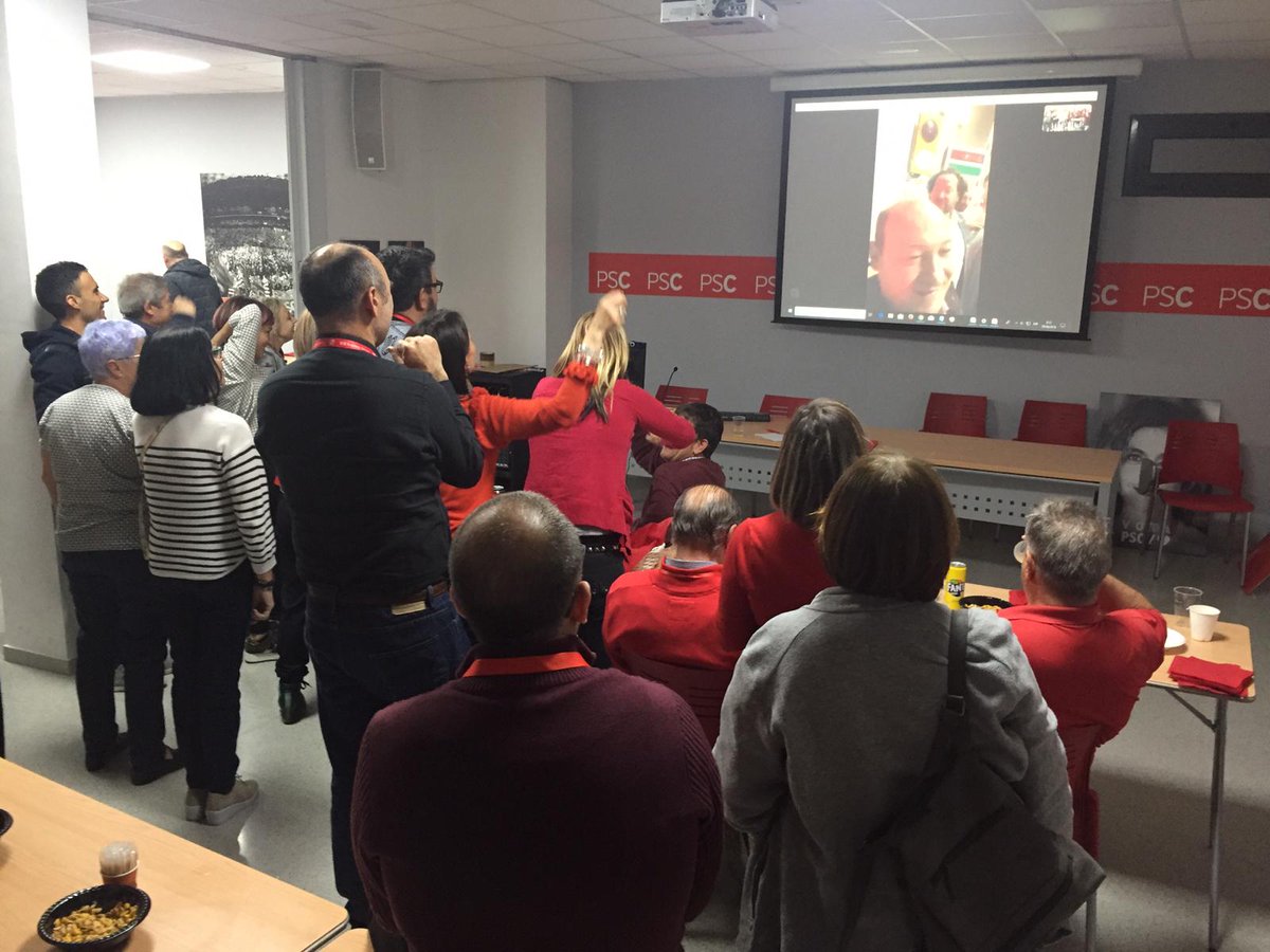carlosruiztwitt's tweet photo. ❤️ 13.135 GRACIAS! Gracias a todos los vecinos y vecinas de #Viladecans que han hecho que pase! Ha pasado! España ha mirado hacia el futuro confiando en los socialistas para ganar nuevas cuotas de progreso y derechos! https://t.co/5IYsou3Zwi