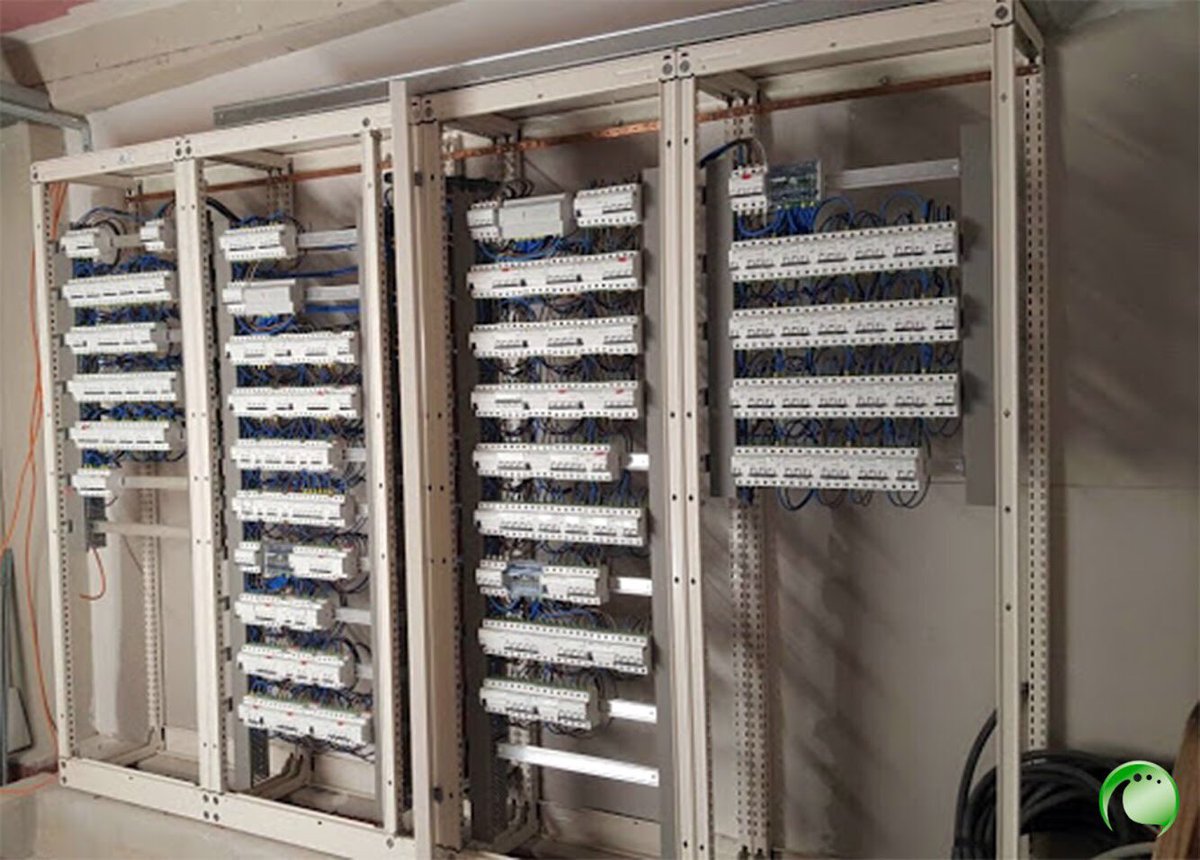 CemAutomatismos's tweet photo. @CemAutomatismos montaje de cuadro eléctrico.    Info@cemautomatismos      https://t.co/xp0yLqXCMc https://t.co/Rf7hRsy3SS