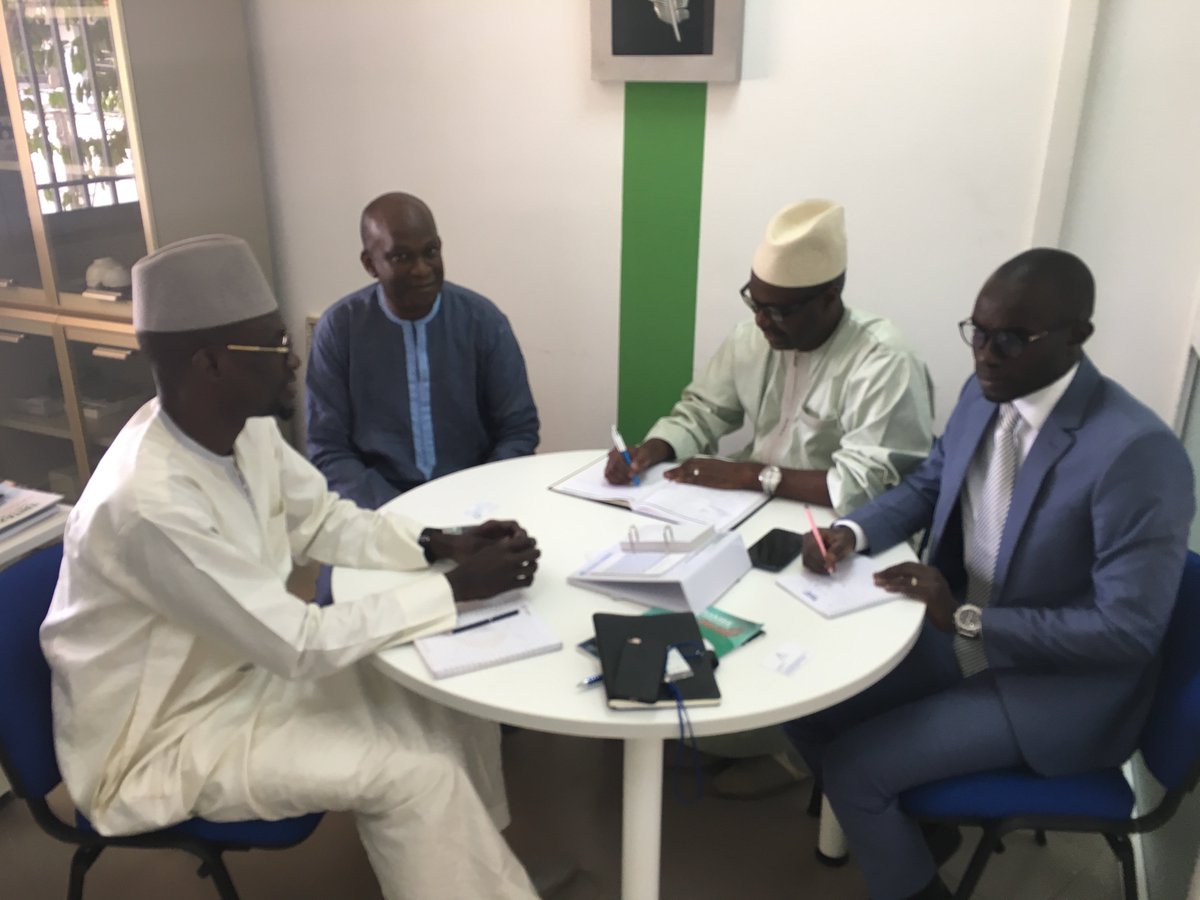 ASPSP4's tweet photo. Séance de travail entre le bureau de l'ASPSP et l'équipe de SANOFI Aventis Sénégal, vendredi 26 avril https://t.co/PAdxQikASi