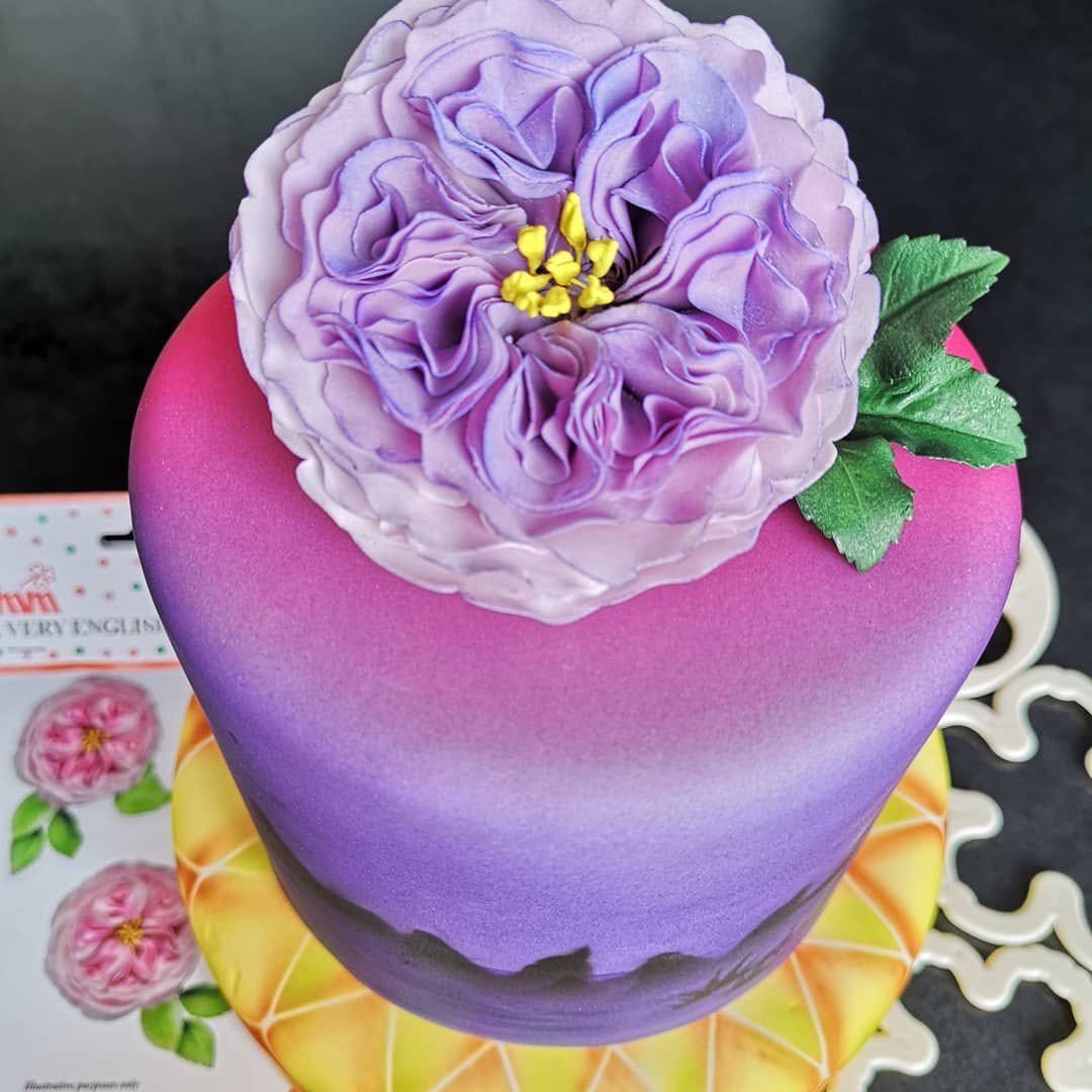 Annemarie <a href="/ivorytowercakes/">Ivory Tower Cakes</a> has just made this fabulous rose using our Very English Rose cutter set. Beautiful work Annemarie :-)