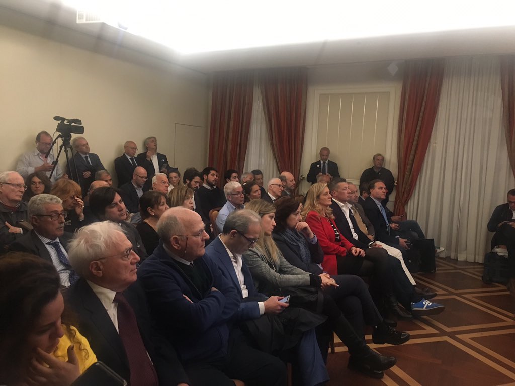 loreto_lu's tweet photo. Presentazione dei candidati di #PiuEuropa al Sud per le #europee2019🇪🇺 #conilsudineuropa @AlfPisicchio @bendellavedova https://t.co/ILAWS6xG45