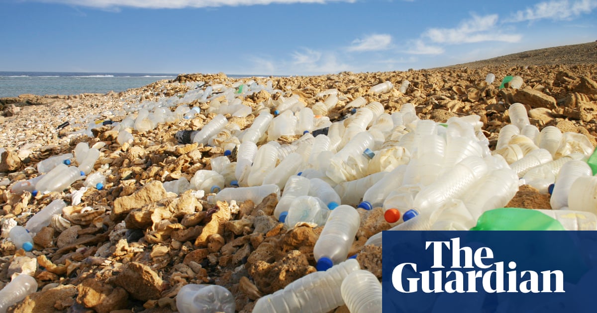 Greenpeace's tweet photo. Why the f**k are sales of plastic-bottled water going up in places with clean tap water???

You're just being sold your own tap water back to you. In a plastic bottle. #BreakFreeFromPlastic

https://t.co/0KY6aWuvC7 https://t.co/G0iURkG28W
