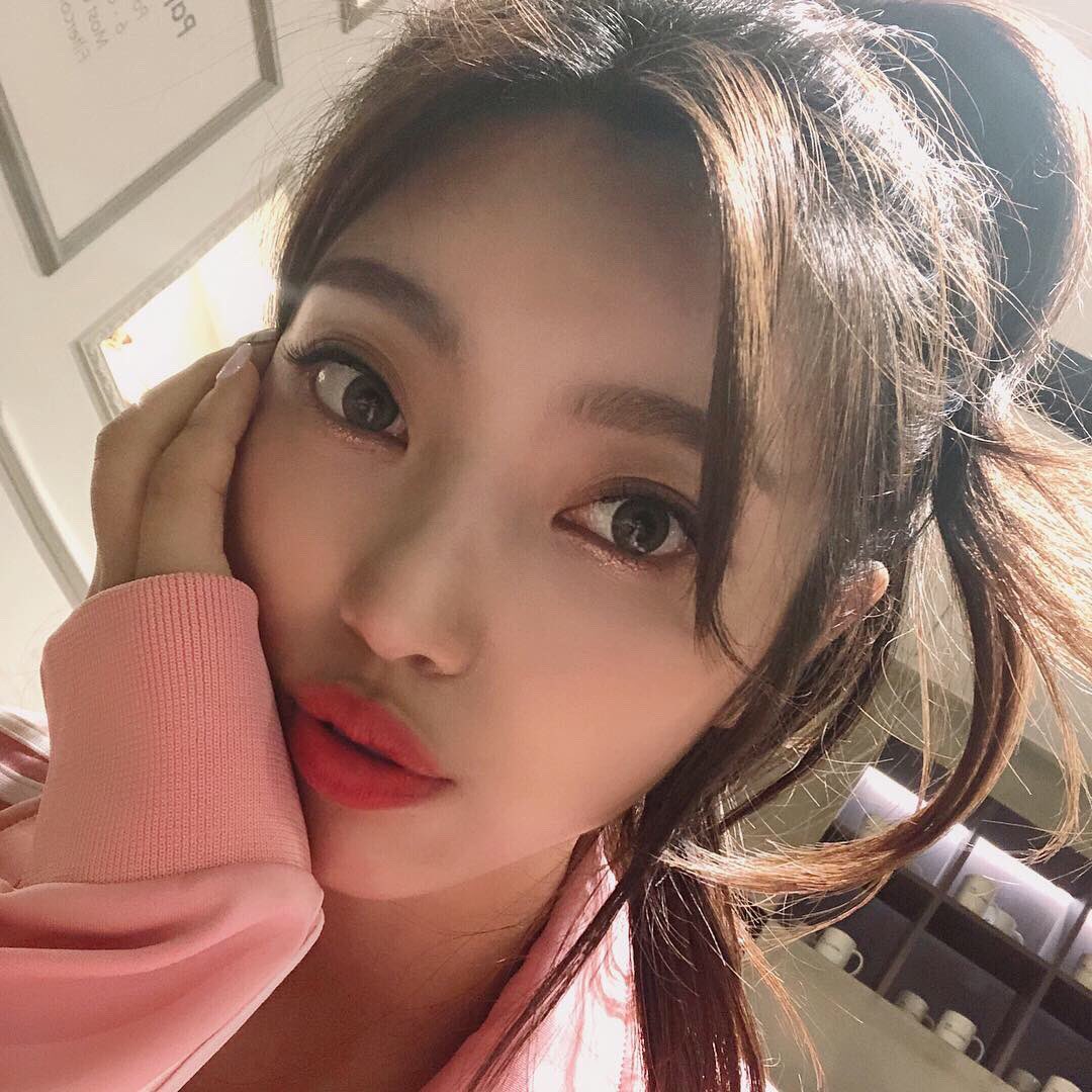 PURPLEBECK1's tweet photo. 여울이 New nail art💅🏻💅🏻
#여울 #YEOWOOL #purplebeck https://t.co/W1VEpGzvBr