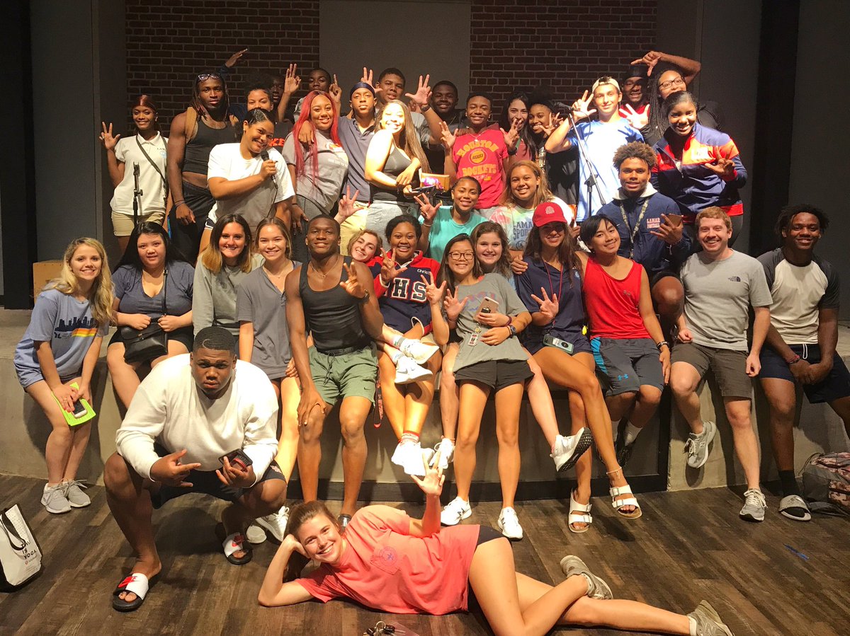 Tonight, yes tonight! Let’s do this Monday night thing together one more time, Seniors. Don’t miss the LAST Young Life of the year from 7:37-9:00 at St. Luke’s Gym tonight!