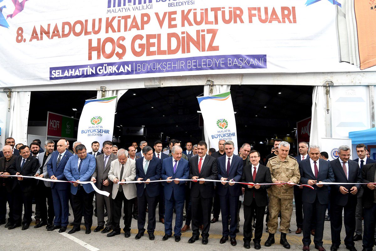 selahattingrkn's tweet photo. 8.Malatya Anadolu Kitap ve Kültür Fuarı’nın resmi açılışını gerçekleştirdik.

Kitapseverlerimize hayırlı olsun... 😊 https://t.co/ALJnG0fg0T