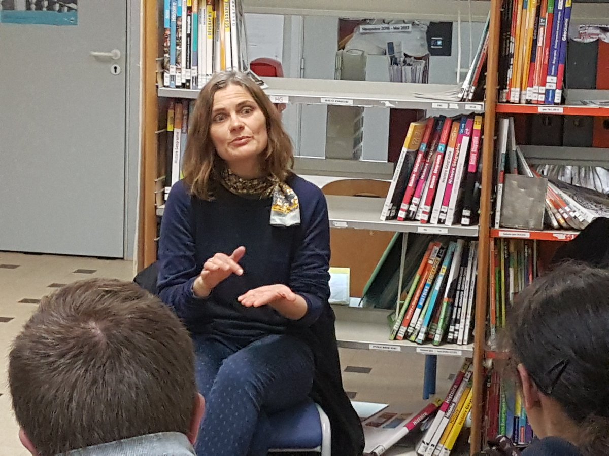 CDILangevin13's tweet photo. Mardi dernier, rencontre avec Raphaële Frier, invitée au Club Lecture🤩📘📙🖊️ https://t.co/RLDG7l6roo