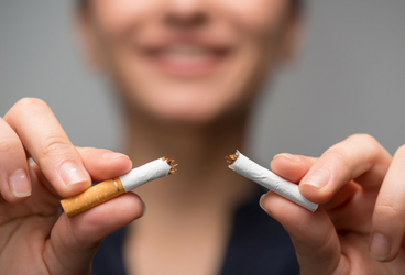 AddictionHelp6's tweet image. #RT @RecoveryAnswers: 75% of alcohol use disorder patients smoke cigarettes, compared to less than 20% of the general population. Does rewarding patients for quitting cigarettes improve outcomes across substances? buff.ly/2OF71HZ #alcohol #addict…
