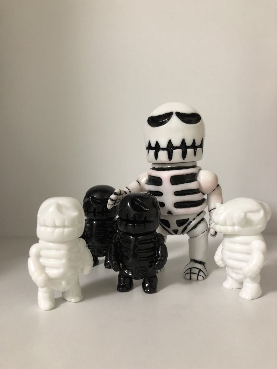 DISC_IN's tweet photo. スーフェス80
SCIENCE PATROL「マイクロWILD HUNTガシャポン」。
レアの黒ラメは出なかったけど、ビーストヘッドはゲット。カワイイサイズの白黒ドクロ。 #sciencepatrol #wildhunt #sf80 #スーフェス80 https://t.co/JxUBzylEeY