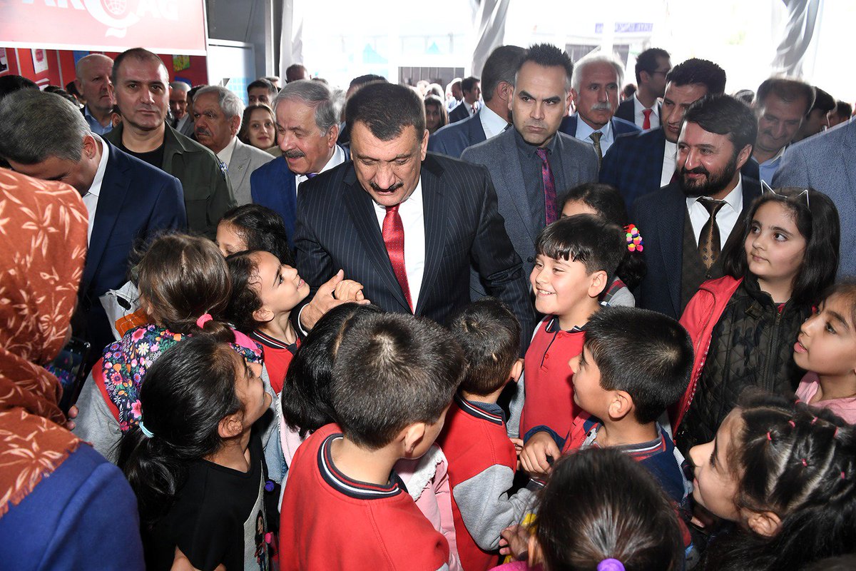selahattingrkn's tweet photo. Kitap cennetine yoğun ilgi gösteren kitapseverlerimiz ile biraradaydık. 📸📸📸

#MalatyaKitapFuarı https://t.co/xxuwodd4gO