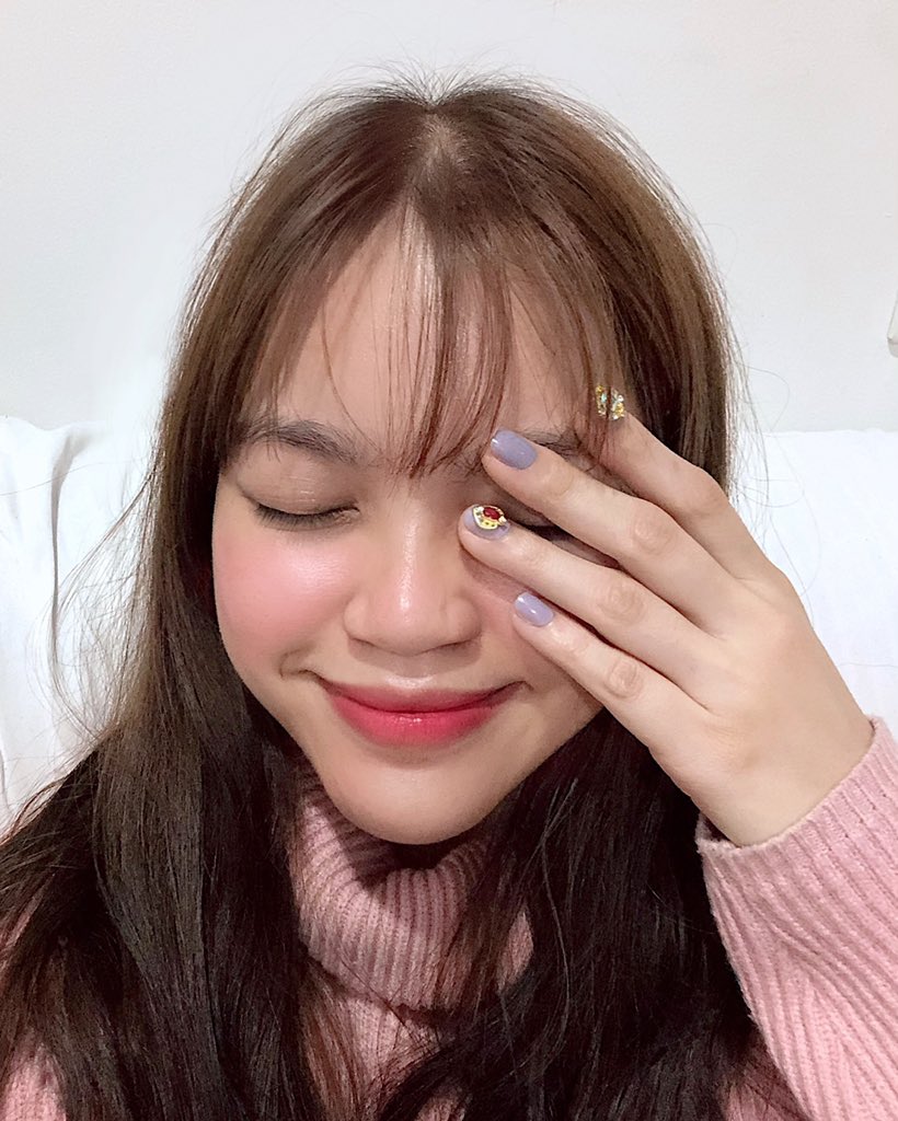merireview's tweet photo. ได้มาแล้วเล็บนำโชค เล็บน่าร้ากกก สีม่วงพาสเทล เป็นเล็บปลอมจากไอจี nails_amulet ร้านนี้เป็นสายมูนะ จะนำโชคไรงี้ สีม่วงคือเหมาะกับคนเกิดวันจันทร์ เน้นเรื่องโชคลาภเงินทอง ใครเกิดวันไหนลองเข้าไปส่องดู มีนำโชคเรื่องความรักด้วย เกร๋สุด เล็บน่ารักด้วยย https://t.co/eIUoop1ElP