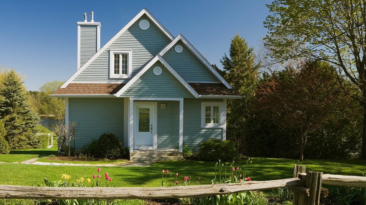 Bankrate's tweet photo. Who qualifies as a first-time homebuyer may surprise and empower you https://t.co/baApqBE7xE https://t.co/0T9oFJs1wa
