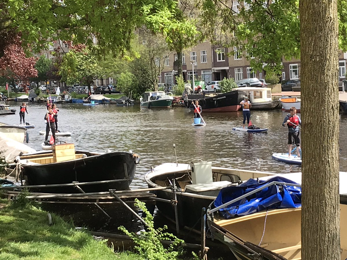 MetzGerard's tweet photo. Aangenaam verrast door de top-actie van @Supcleanup_nl en @Waternet vandaag! #amsterdamsegrachten #plasticvrij https://t.co/QvXJ0ioRPj
