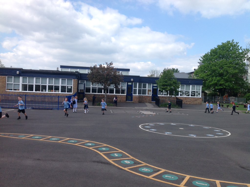 Class3KA_NR's tweet photo. We have lots of energy for our daily mile this afternoon #run #15laps ππ»ππΌββοΈ@Class3_FA https://t.co/48J6JTMYRi