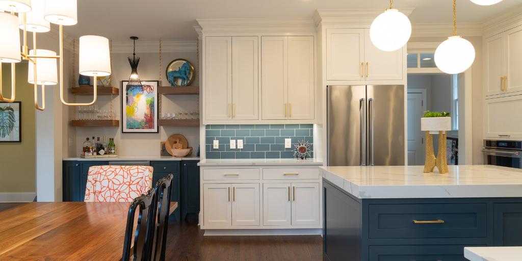 SigmonRaleigh's tweet photo. This chic kitchen was expertly designed by Susan Tollefsen Interiors. Custom cabinetry by Cardinal Cabinetworks, Inc. and excellent color pallets by Susan the our happy homeowner. #kitchen #custom #home #remodel #remodeling #construction #interiordesign #design #contractor https://t.co/ywBO90gVQp