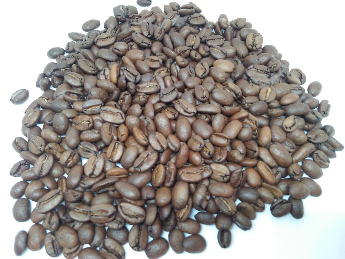 Kopi Arabika Mandailing, ditanam di Kab. Mandailing Natal diketinggian 1250-1350 Mdpl. Dengan cara proses fullwash dan kami roasting dilevel tertentu, sehingga menghasilkan aroma yang sangat khas yang disukai oleh para penikmat kopi dalam dan luar negeri
#kopi #kopimandailing