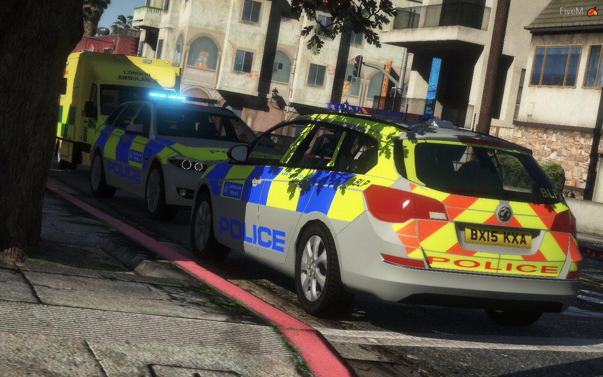 KingstonRPC's tweet photo. Our officers attending a domestic disturbance the other night which ended unfortunately in needing help from the London Ambulance Service. Suspected was arrested for assault with a weapon and thankfully no major injuries recorded. #CouldThisBeYou #WeThinkSo #KingstonRPC #FiveM https://t.co/qbzonOJ3Qf