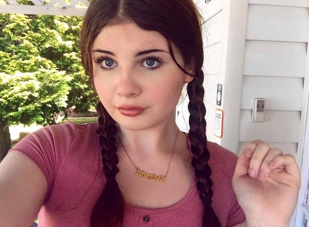 Girlfriend petite riding tgirl