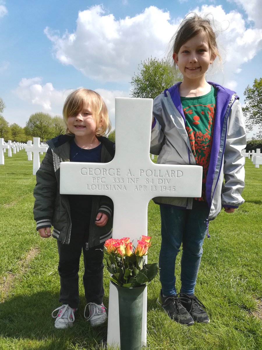 SilOnink's tweet photo. Vandaag een bezoek gebracht aan de militaire begraafplaats in Margraten en een bloemetje gezet bij mijn adoptie graf... #adoptiegraven #margraten #fieldsofhonor https://t.co/dx7NJaRTpd
