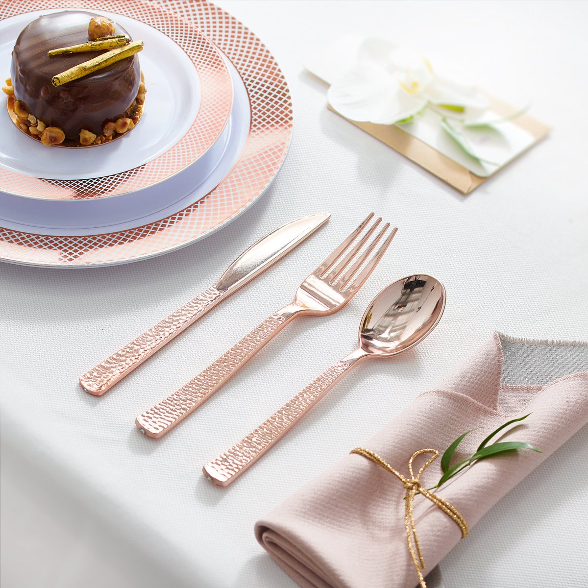 OnlineDinnerwar's tweet photo. Set your next party table with this 75-piece cutlery set. Stylish and exquisitely designed, this set is durable and perfect for entertaining a large number of guests. 

https://t.co/FiKhkaSCrs

#Cutlery #CutlerySet #Tableware #Gold #RoseGold https://t.co/ZyjtT6OAf2