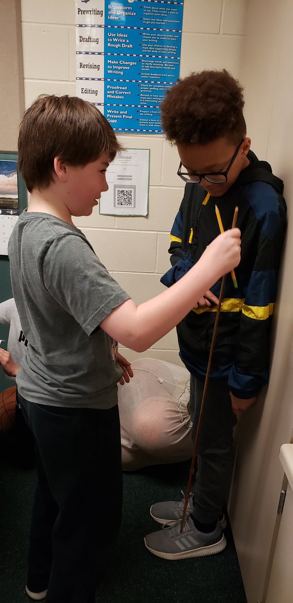 MrRedlin's tweet photo. Learning about plotting data by measuring each other's height. Always a big controversy about who the tallest is π #learningatkelly https://t.co/4K8LoPnriH
