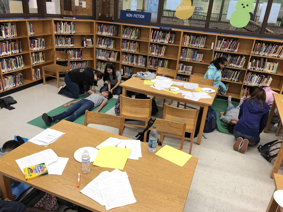 RD_ROBERTS's tweet image. A room full of reading rockstars at Brown Middle School working on body biographies. @bmsdobies @McAllenISD #longliveliteracy #learningisloud