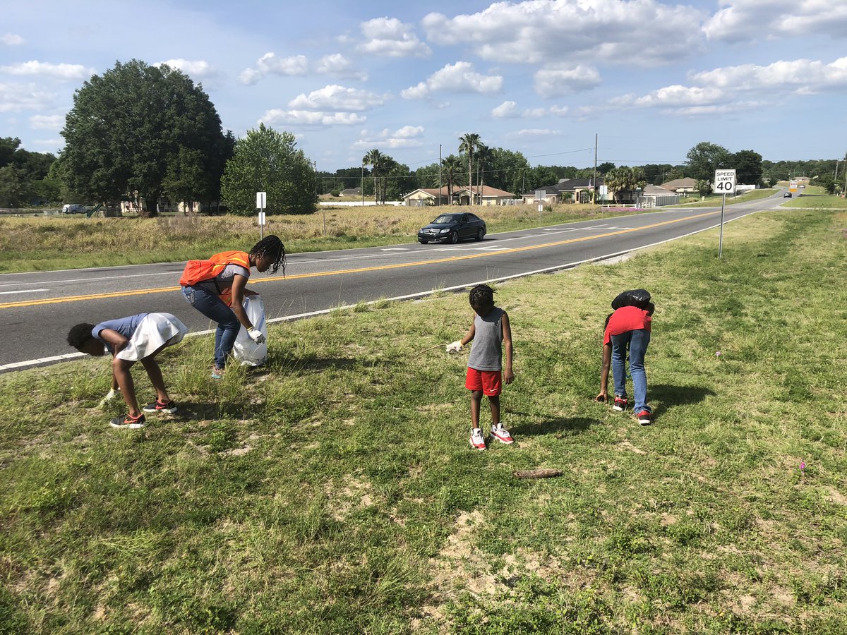 MomStarsBlogger's tweet photo. 🌏Yesterday we had fun, well let's say an adventure cleaning up our adopted road on SE 64th Ave Rd to keep our environment clean.

We wrapped up Earth🌏 week on a great note and we hope you all continue to do your part with us.

#HappyEarthWeek
#CleanEnvironment
#NoLitterBugs https://t.co/x4lT3OluF6