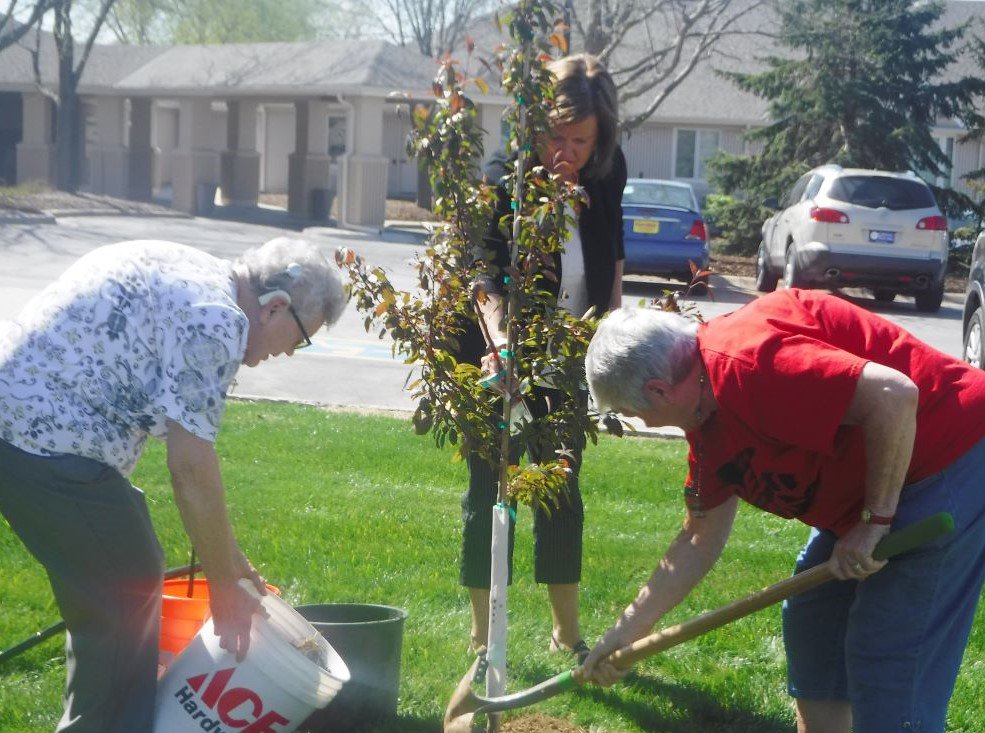 ImmanuelComm's tweet photo. How do the residents of Immanuel Village spend Arbor Day? By planting a tree of course!! 
#ArborDay #ReinventRetirement #UnexpectedAmenities #plantatree #newlife #seniorliving #retirement #omaha #seniors #spring https://t.co/bLqPmF8IIU