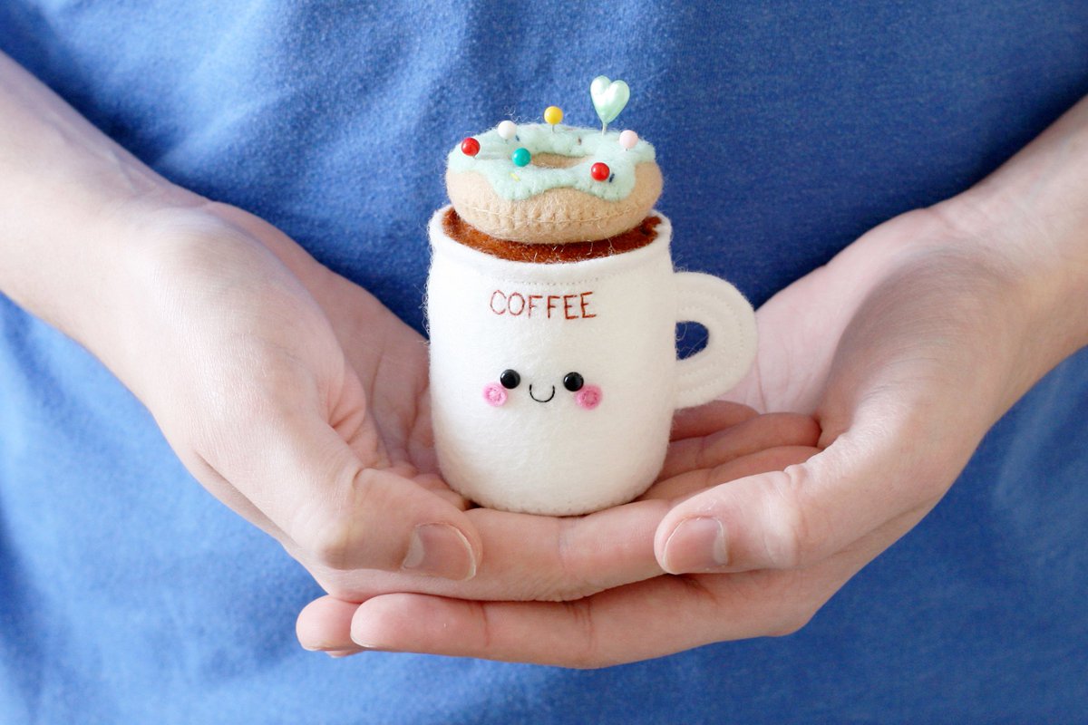 hannahdoodleuk's tweet photo. Good evening! ✨
There are still a few coffee & donut pincushions in the shop for those who fancy their caffeine a little sweeter! ☕❤🍩
https://t.co/HwTtwsWEt3
#creativebizhour #Cheshirehour #etsySC https://t.co/7DWKROx1Wi