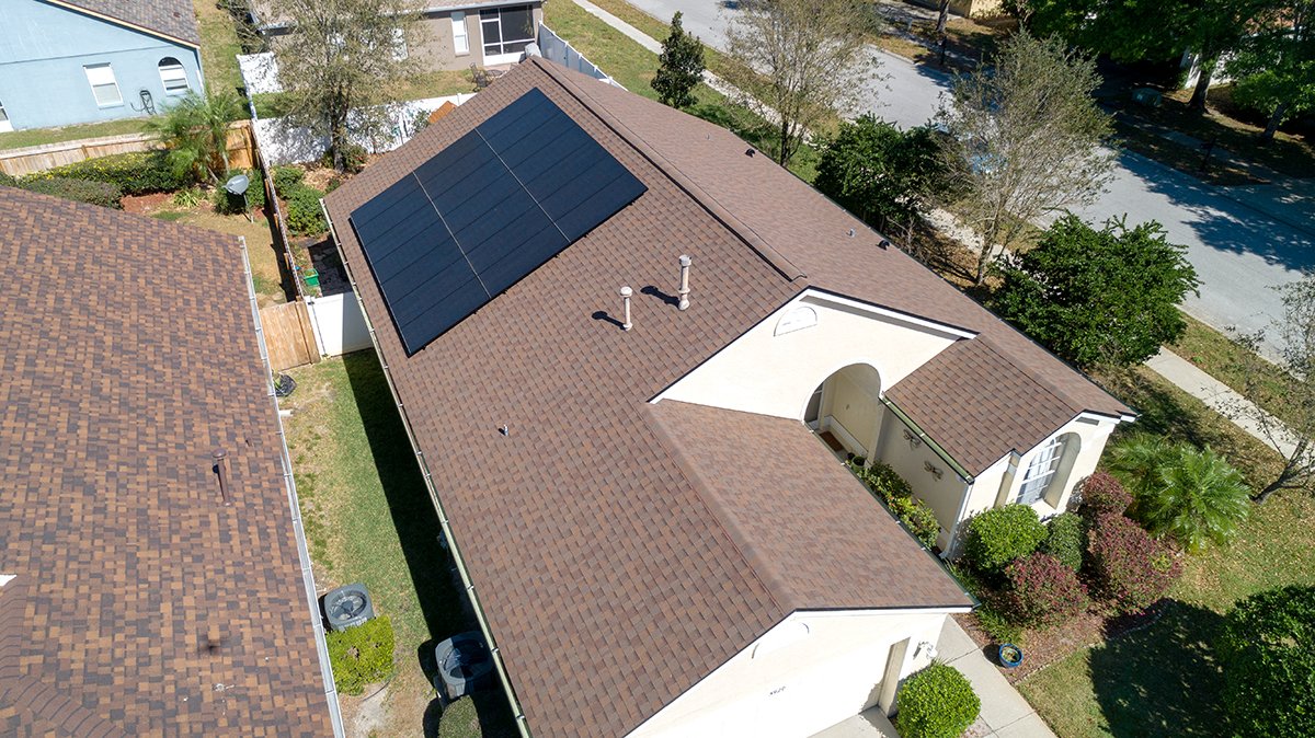 SuperiorSolar's tweet photo. This homeowner is the second generation to own #solar within the span of a few months. This Oviedo home now features 21 panels, for a total of 7.46kW, perfectly aligned into 3 rows for a crisp installation. #solarpanels #solarpv #greenenergy #gosolar #solarenergy https://t.co/UeUAzMbgu3