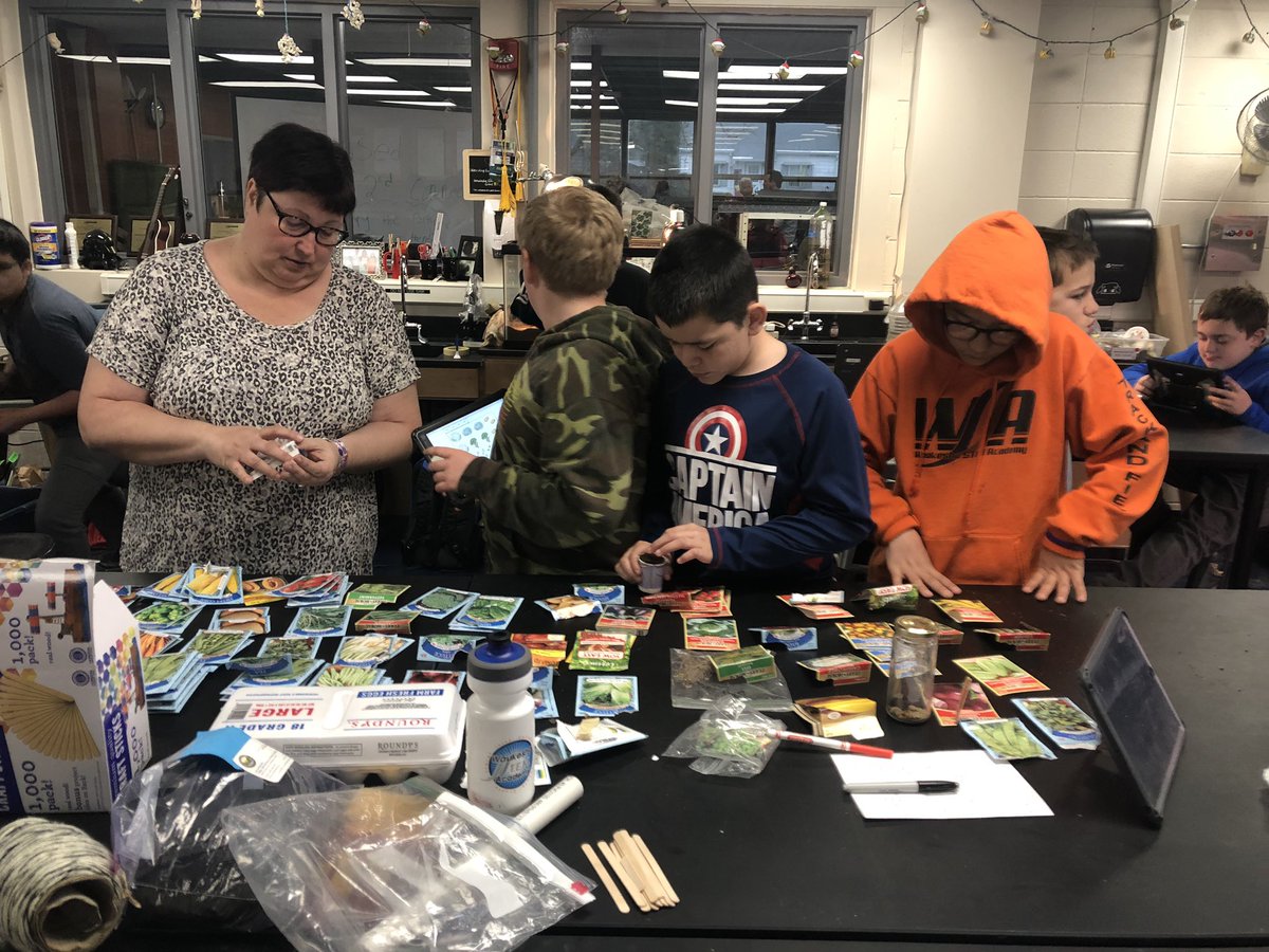 STEM Gardening is getting some seeds planted today! <a href="/edUcation_frwd/">James Murray</a> <a href="/STEM_Saratoga/">@STEM_Saratoga</a> #TOGAnine