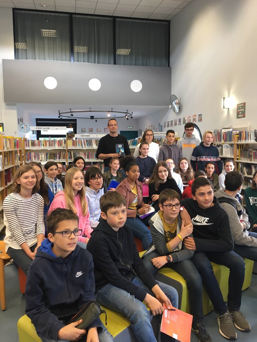 LaMadeleine_49's tweet photo. Rencontre des 4B du collège La Madeleine avec David Moitet, auteur de New Earth Project à la bibliothèque Les Justices Angers vendredi 26 avril. #angers #college49 @letroismats #libre2lire #lecture #davidmoitet #newearthproject https://t.co/F6nIU72hG4
