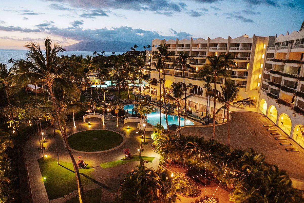 HallieDaily's tweet photo. Happy Monday! Our last trip to @FairmontKeaLani , Maui, Hawaii report is out, come check it out! @FairmontHotels  #fairmontmoments #Alwayskealani #travel #familyvacation Read More:  https://t.co/rtM2ZkYKYc https://t.co/sjmToinckI