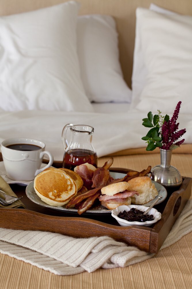 blackberryfarm's tweet photo. Put a little Sunday in this Monday with brunch in bed. #breakfastcollection #blackberryfarm
https://t.co/xsebjMIerl https://t.co/Ce5j734O7J