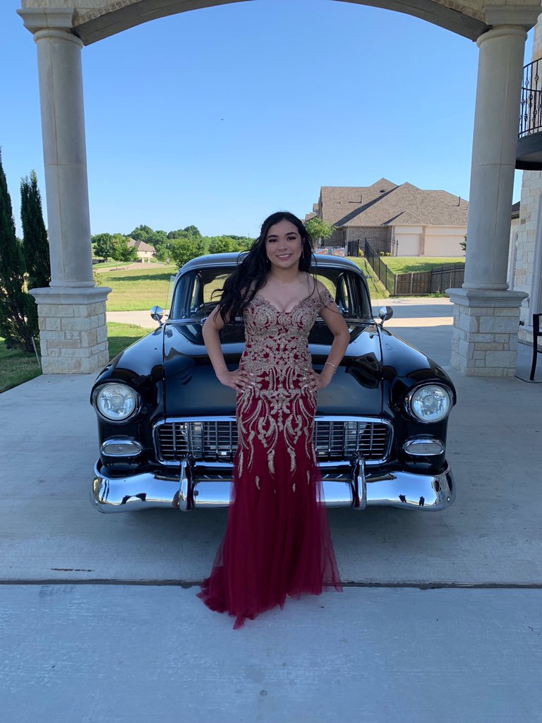 ABBYT0RR3S's tweet photo. a night to remember #ViewsFromtheView #PROM2K19 https://t.co/8Yz7fShCx7