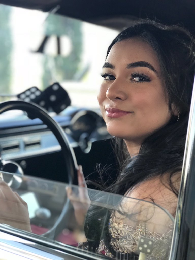 ABBYT0RR3S's tweet photo. a night to remember #ViewsFromtheView #PROM2K19 https://t.co/8Yz7fShCx7