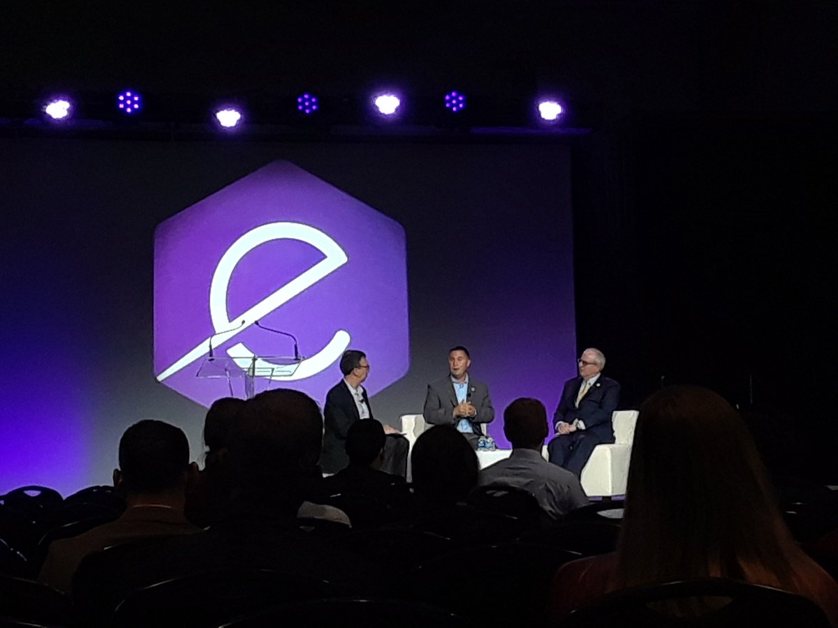 MariuszEDU's tweet photo. #eMergeAmericas2019: @RepDarrenSoto calls for #govt &amp; #highered institutions to demand #gender+#racial #diversity in #tech to combat crucial representation issues like #AIbias
#RightToBeDifferent https://t.co/95kF8JeSOu
