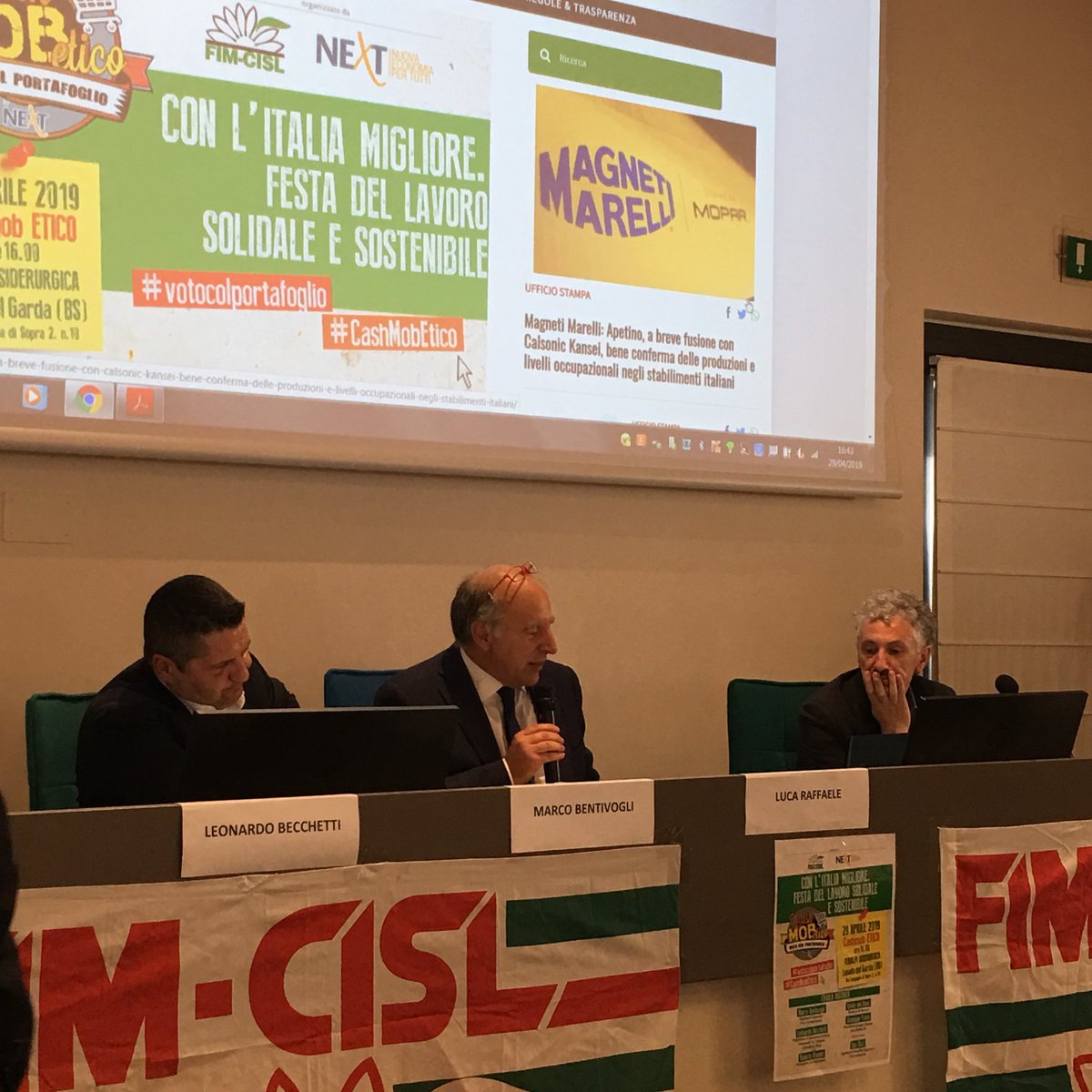 NeXteconomia's tweet image. I saluti dell’assessore #Mucchetti #Brescia “sono orgoglioso di avere nel nostro territorio un incontro che cerca di mettere insieme aziende, lavoratori, e terzo settore grazie al sindacato. Porto i saluti del sindaco @DelBono2018” #Feralpi #CashMobEtico #votocolportafoglio