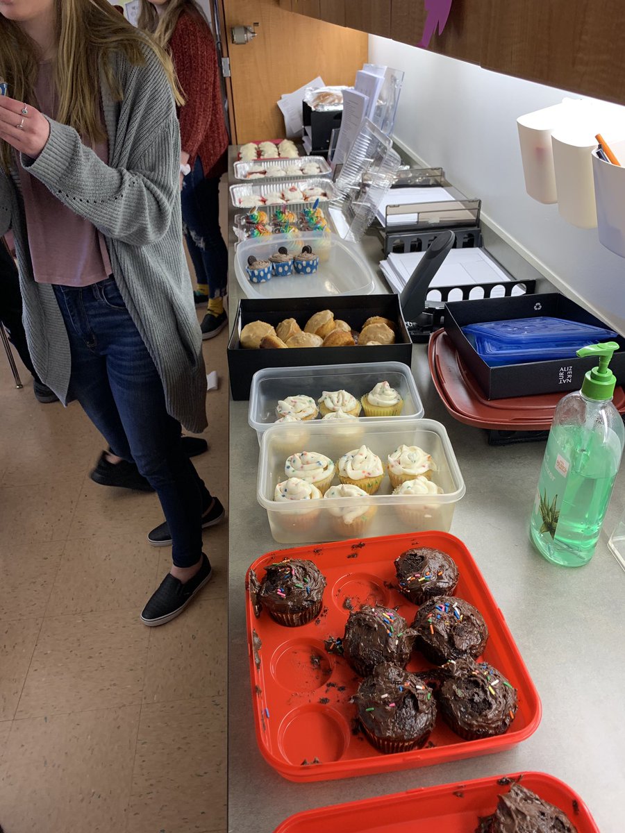 courtneyhubric's tweet photo. Psych Cupcake review 🧁#gibsonisawesome #APpsychreview https://t.co/n9nj2YY1q6