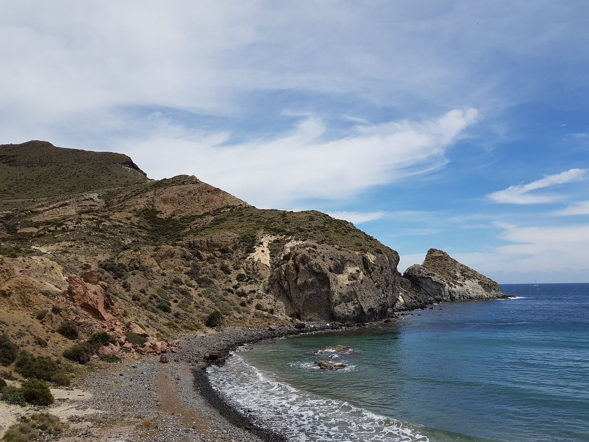 DCharlaftis's tweet photo. Volcano-day looking at lava domes and ignimbrites! #Almeria2019 @DurUniEarthSci @KinvigGeosci @Stuartsediment @Durham_Volc https://t.co/BbzWJrEcVI
