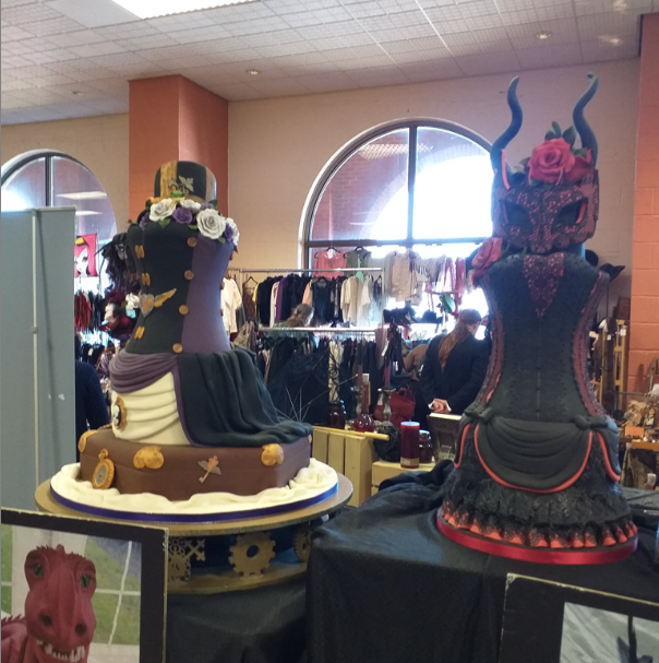 MooseDisco's tweet photo. Some fabulous Gothic Cakes on display from Melanie's Cakes https://t.co/eVj7cPXusK at #whitbygothicweekend #gothicandlolitamarket #gothgear #alternativeweekend #goth #altwedding #whitby #whitbygothic #whitbygothicweekend #whitby #lovewhitby #gothic https://t.co/mgNNeUMxRU