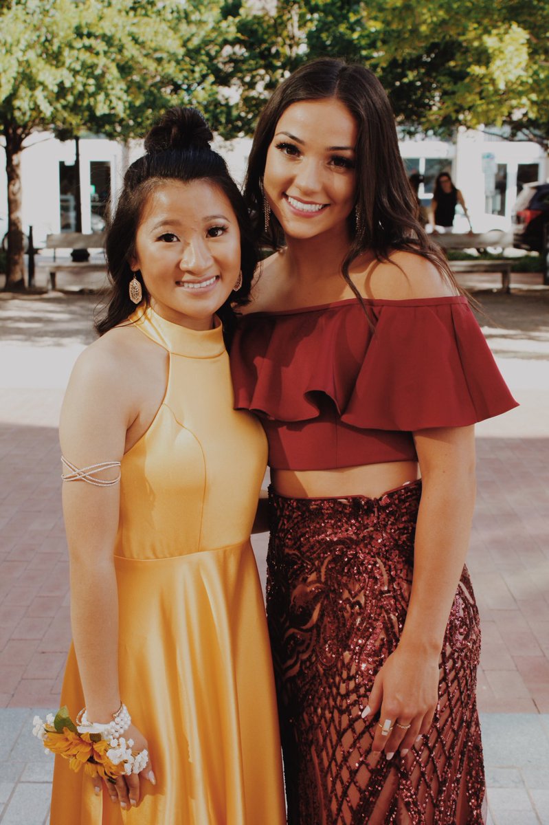 juliannaruby_'s tweet photo. prom with my best girls🌹🌼🦋🌷 https://t.co/BOMdP5lcAL