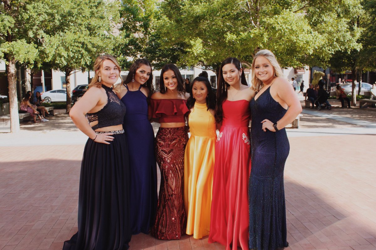 juliannaruby_'s tweet photo. prom with my best girls🌹🌼🦋🌷 https://t.co/BOMdP5lcAL