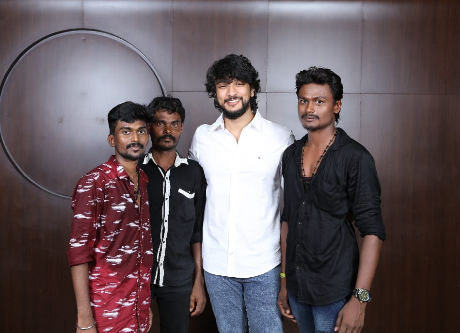 GKFC_Madurai's tweet photo. @Gautham_Karthik anna photoshoot with #virudhunagar fans 
#Devarattam #DevarattamFromMay1 #DevarattamCountdown @GauthamFanss @gautham_fans @Theni_Gopi https://t.co/KjTflifOLs