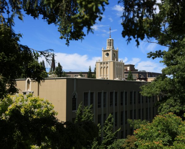 seattleu's tweet photo. We send our condolences to @SeattlePacific for the tragic loss of student Sarah Wong, a victim of last weekend's crane collapse. https://t.co/gakXNc4g5p