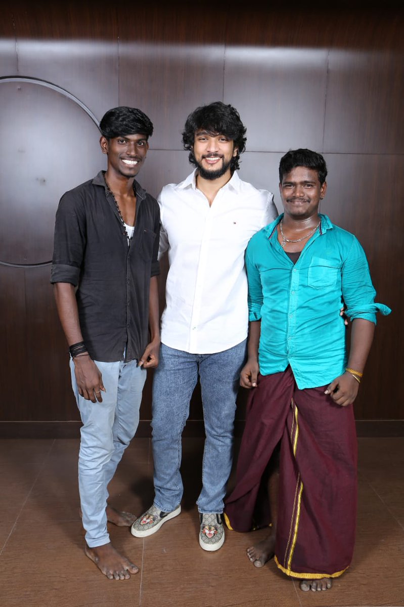 GKFC_Madurai's tweet photo. @Gautham_Karthik anna photoshoot with #virudhunagar fans 
#Devarattam #DevarattamFromMay1 #DevarattamCountdown @GauthamFanss @gautham_fans @Theni_Gopi https://t.co/KjTflifOLs
